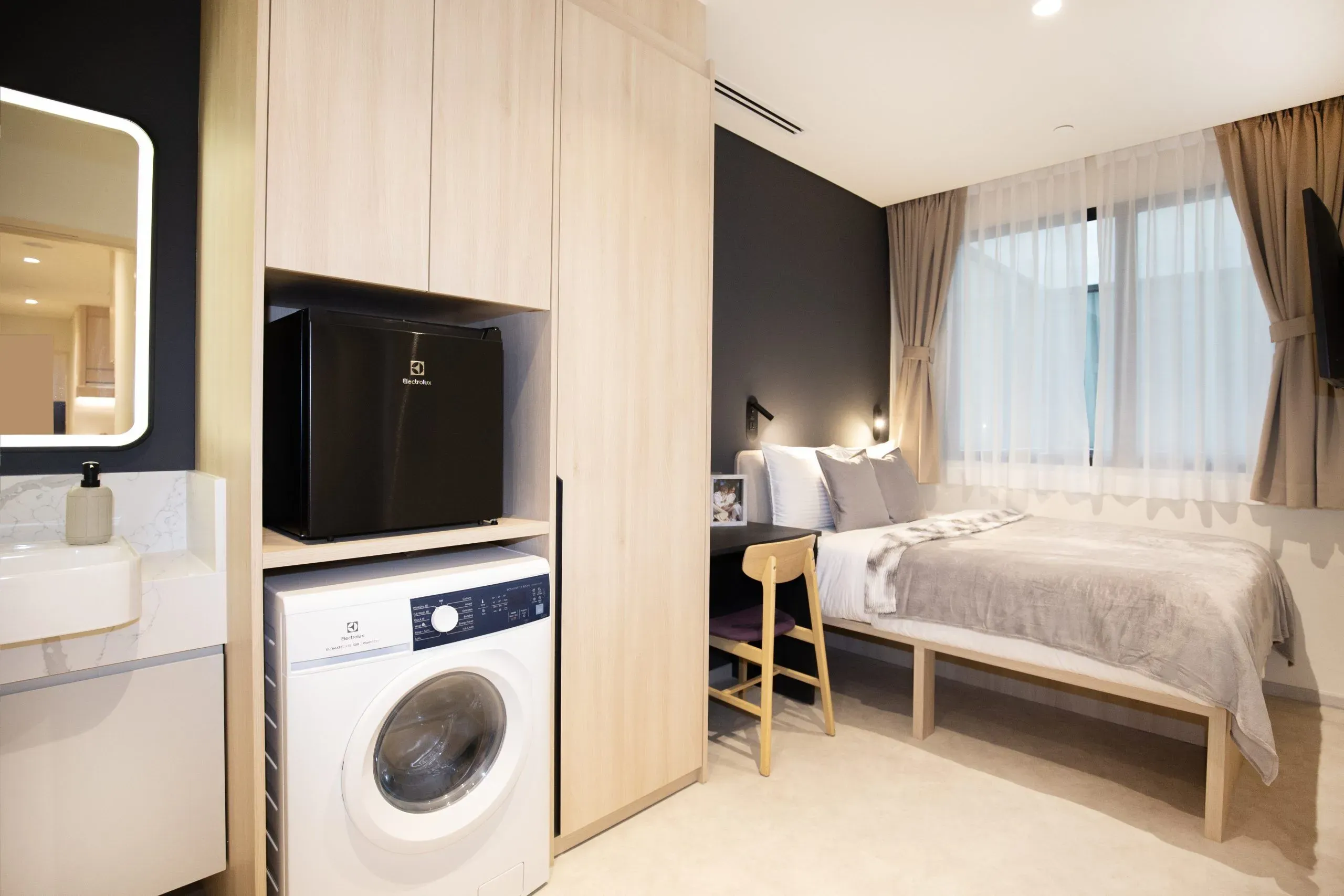 Private Room at Coliwoo Midtown