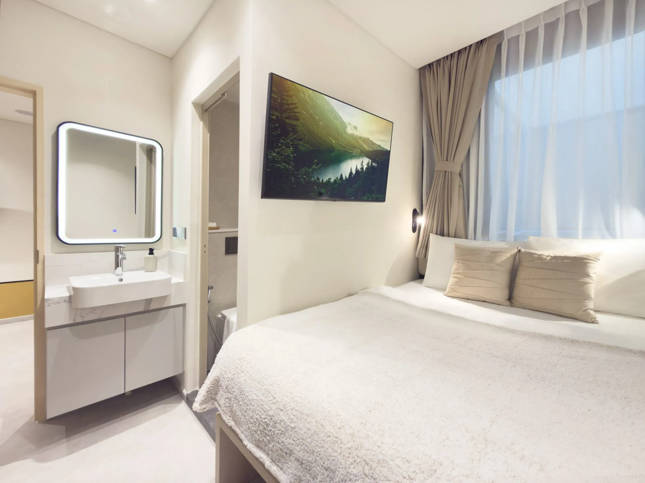 Private Room at Coliwoo Midtown